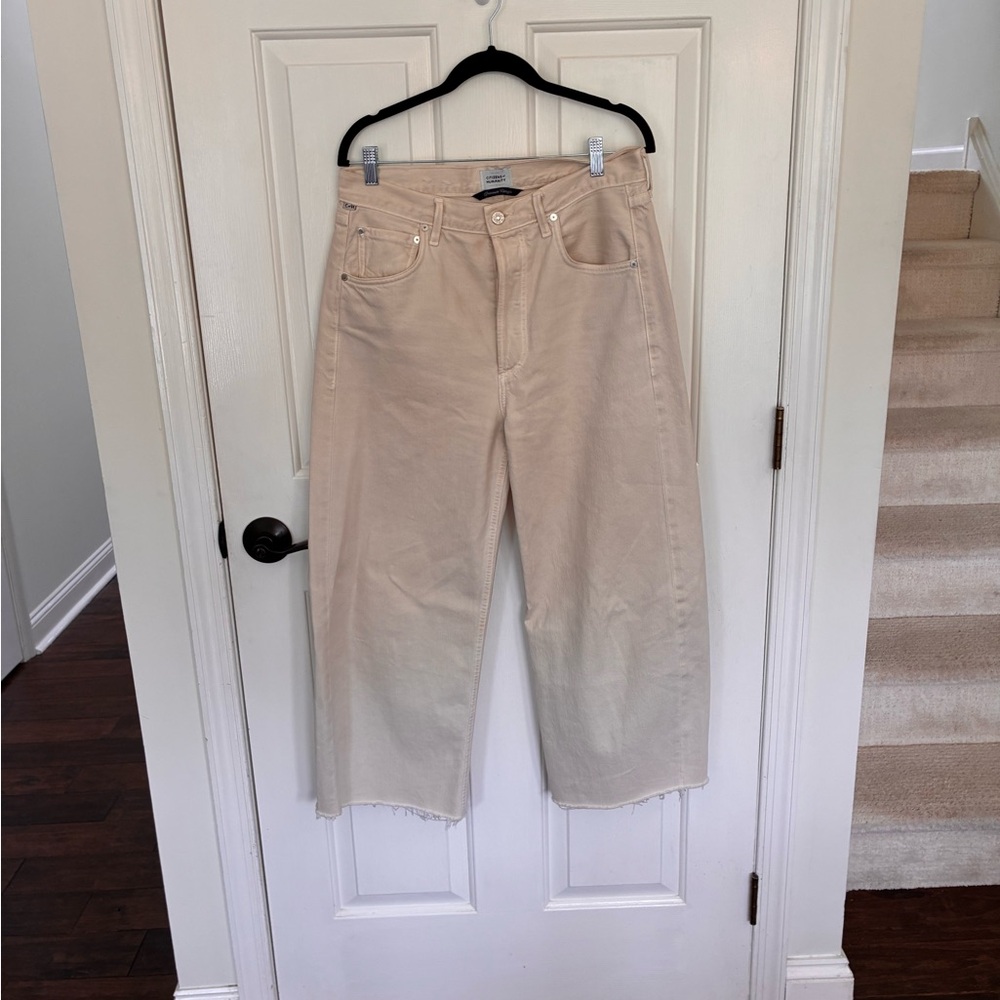 Citizens Of Humanity Cropped Wide-Leg Jeans in white. Size 29
